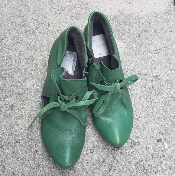 Chocolate Made in Portugal Green Leather Booties - Picture 2 of 4